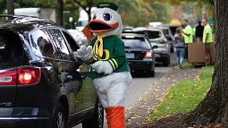 Oregon Duck approaches car during move in day